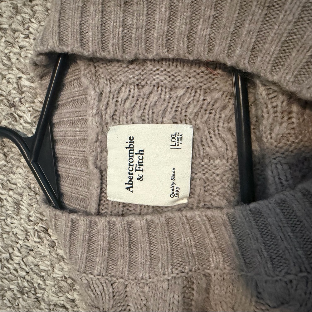 Abercrombie & Fitch Beige Cable Knit Sweater - Picture 7 of 9